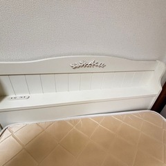 ホワイト アンティーク調 シングルベッドの画像