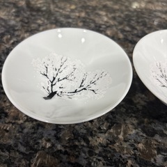 
【温度をデザインに】 丸モ高木陶器 冷感桜 白平盃 ペアセット おちょこの画像