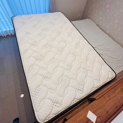 サータ　Serta セミダブルベッド　白　マットレスの画像