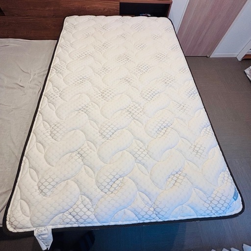 サータ　Serta セミダブルベッド　白　マットレス