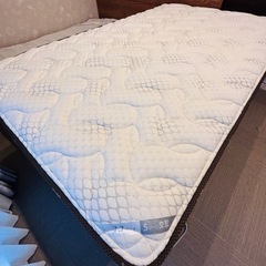 サータ　Serta セミダブルベッド　白　マットレスの画像