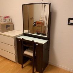 ドレッサー　ライト点灯しますの画像