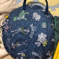 ロゴス トイストーリー ワンタッチ式 サンシェード バッグ ペグ付きの画像