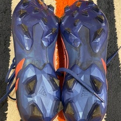 adidasスパイクの画像