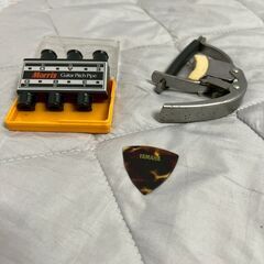 ギター 小物 3点 セット Morris Guitar Pitch Pipe ギター用 ピッチパイプ YAMAHA 本亀甲 ピック カポタスト A0150の画像