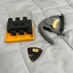 ギター 小物 3点 セット Morris Guitar Pitch Pipe ギター用 ピッチパイプ YAMAHA 本亀甲 ピック カポタスト A0150の画像