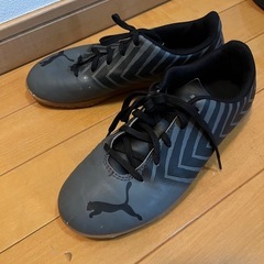 フットサルシューズ　22cm
