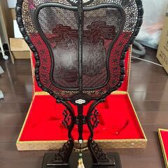 中国美術 透彫刻  軍配 高48cm幅28cm 台座・箱付 両面 団扇の画像