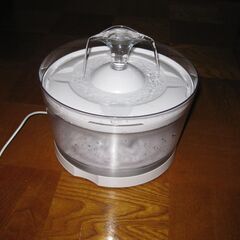 GEX　グラッシー R　猫用 自動給水器　USB電源　フィルター式　循環式　給水器　中古の画像