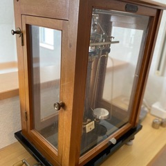 アンティーク　レトロ　ガラスケース入り天秤の画像