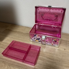 持ち運べる収納ボックスの画像