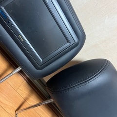 ヘッドレスト、バイザーモニターセットの画像