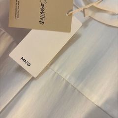 タグ付き MANGO SサイズYシャツの画像