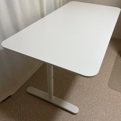 IKEA ベカント　デスク　白の画像