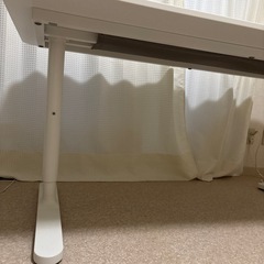 IKEA ベカント　デスク　白の画像