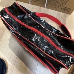 プーマのエナメルバッグの画像