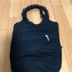 黒レースのカバンの画像