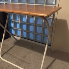🈚️🆓畳める机、使用感ありの画像