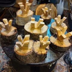 丸太のテーブル　小物置き　雑貨の画像