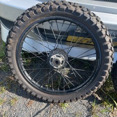 gn125 前後スポークホイールブロックタイヤ付きの画像