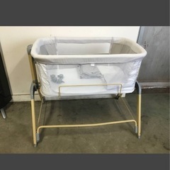 ベビーベッド  新品　オムツ替えシート付きの画像