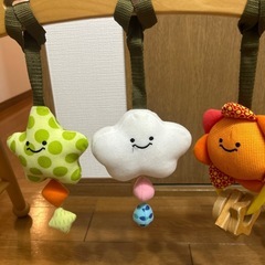 赤ちゃんを寝かせた上に設置するおもちゃ　
combi の画像