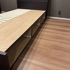 ベッドフレームの画像