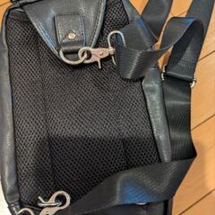 美品！メンズ斜めがけショルダーバック、ボディバックの画像