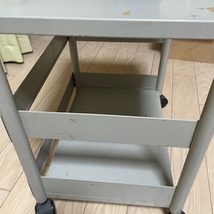キャスター付き物置の画像