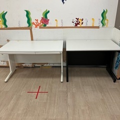オフィスデスク×2　椅子×5