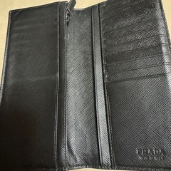 PRADA長財布の画像