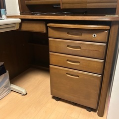 【しっかりブランド製品】学習机一式　イス・キャビネット・上棚付の画像