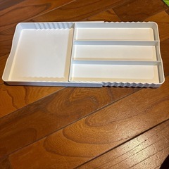 ニトリ　伸び縮み可能　文房具、カトラリーケースの画像