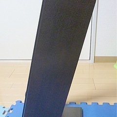 新品! 店舗展示処分現品! 木製スリッパラック スリッパ立て ダークブラウン色木目柄/4足タイプ ※アウトレット品扱い ※レア物 ※組立済（組立式）の画像