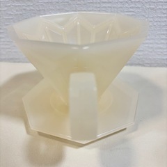 新品未使用！コーヒードリッパー 1杯2杯用樹脂 ハンドル付きコーヒーフィルター ベージュ透過の画像