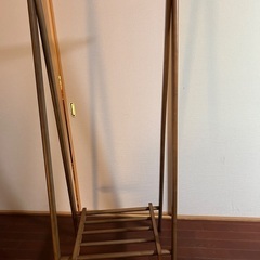 木製衣装ハンガーの画像