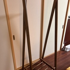 木製衣装ハンガーの画像