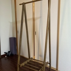 木製衣装ハンガーの画像