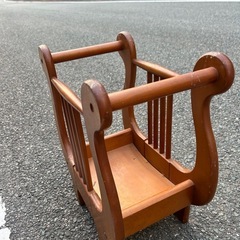 マガジンラック　小泉産業　竪琴型の画像