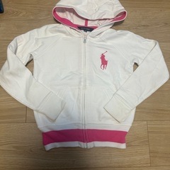 モンクレール 女の子Tシャツ130 おまけにラルフローレンのパーカーの画像