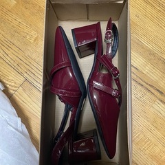 ワインレッド特許革尖頭ストラップ厚底ヒールパンプスハイヒール、エレガントな尖頭正式ハイヒール、の画像