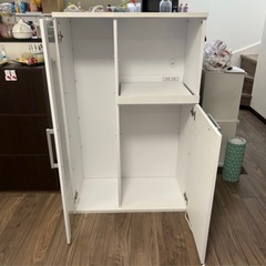食器棚、キッチン収納の画像