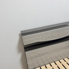 シンプルモダン　コンセント付き　ベットフレーム　組み立て式の画像