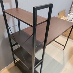 Table (Computer Desk with Storage) and Chair (Used)の画像