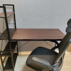 Table (Computer Desk with Storage) and Chair (Used)の画像
