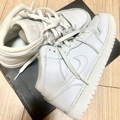 ホワイト ハイカット スニーカーの画像