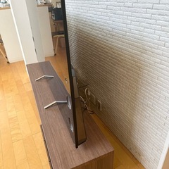 65型液晶テレビ　テレビボード付き2015年製　の画像
