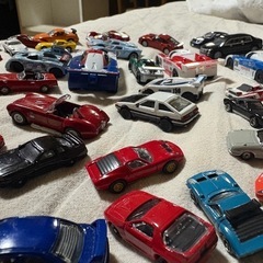 引取先決定済　何かのおまけのミニカー　40台位の画像