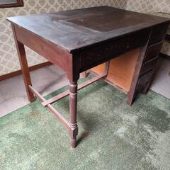 レトロ家具(複数あり)の画像