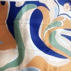 未使用新品✨スカーフ（箱付き）の画像